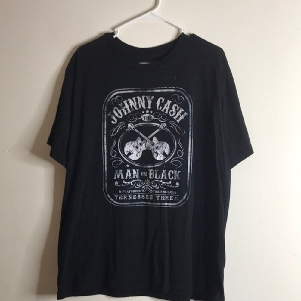 Johnny cash Man in black plain black T-shirt size medium